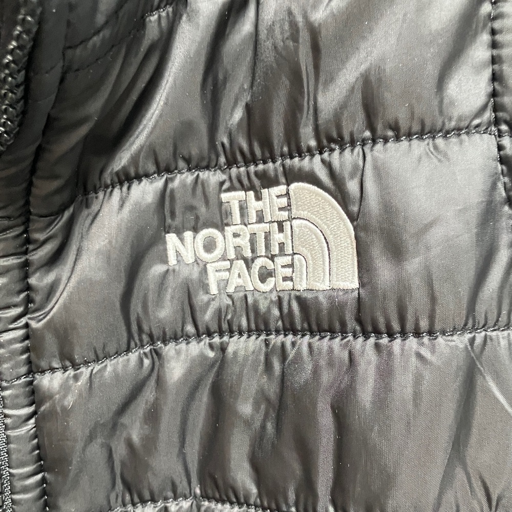 The North Face Girl’s Reversible Mossbud Swirl Vest Medium (10/12) - Picture 8 of 11